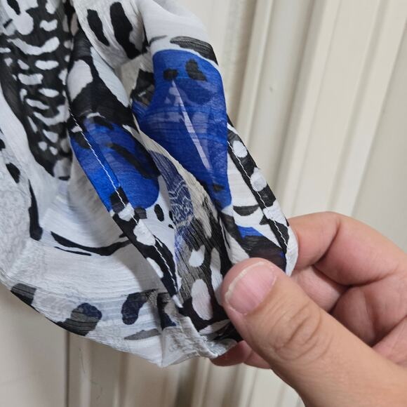 Chico’s Sheer Crinkle Dot Animal Print Top Women’s 2 - Picture 7 of 11